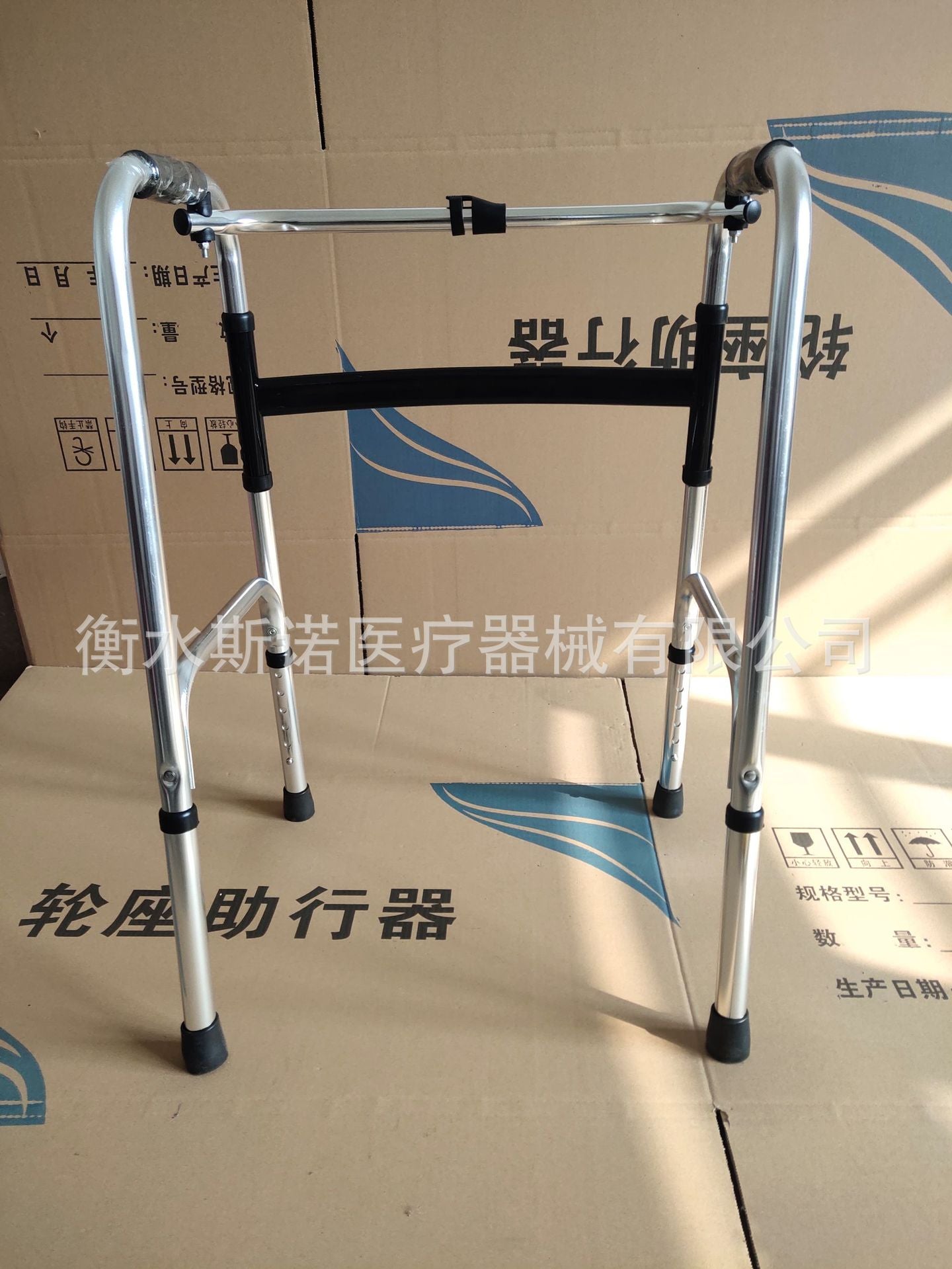 Lightweight Folding Walker for Elderly Rehabilitation 直角铝合金