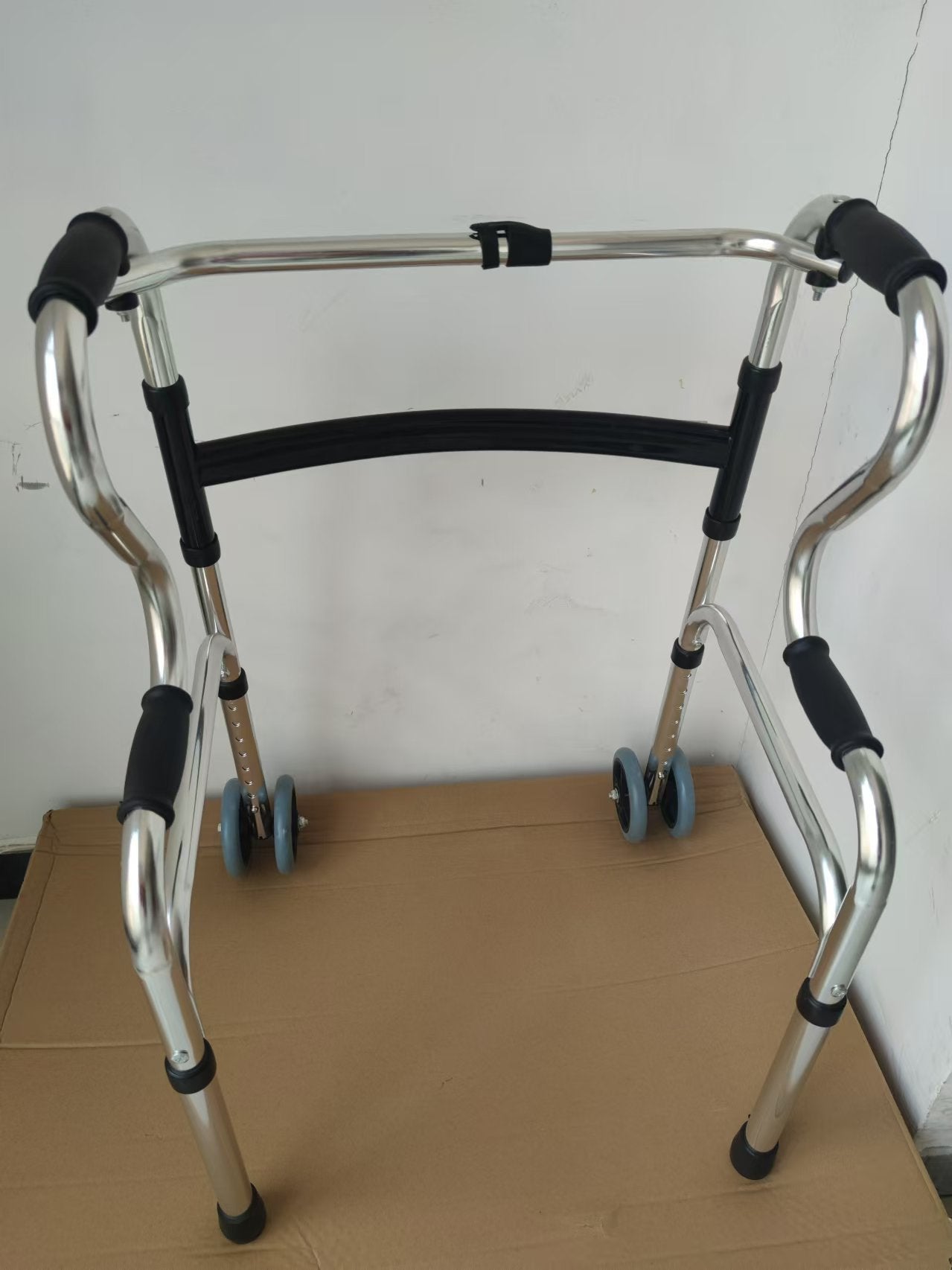 Lightweight Aluminum Mobility Aid for Disabled 带双轮款 亮银色1.2