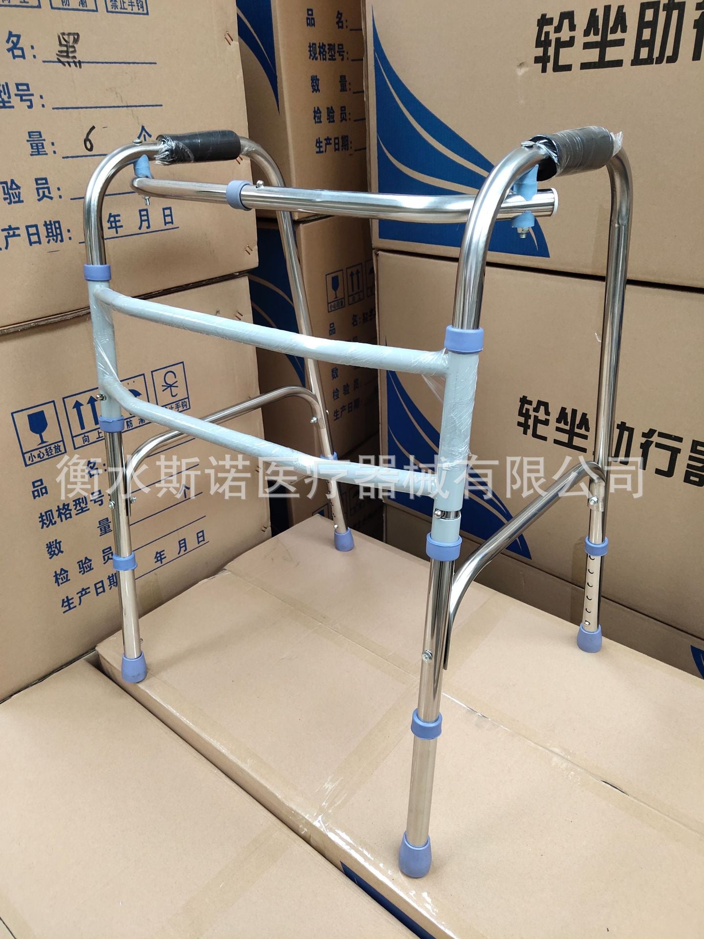 Lightweight Folding Walker for Elderly Rehabilitation 半钢扭动